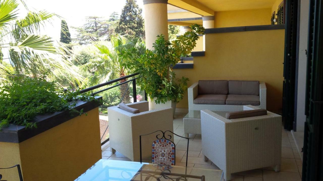 Taormina Seaview Apartment - Taormina Holidays المظهر الخارجي الصورة