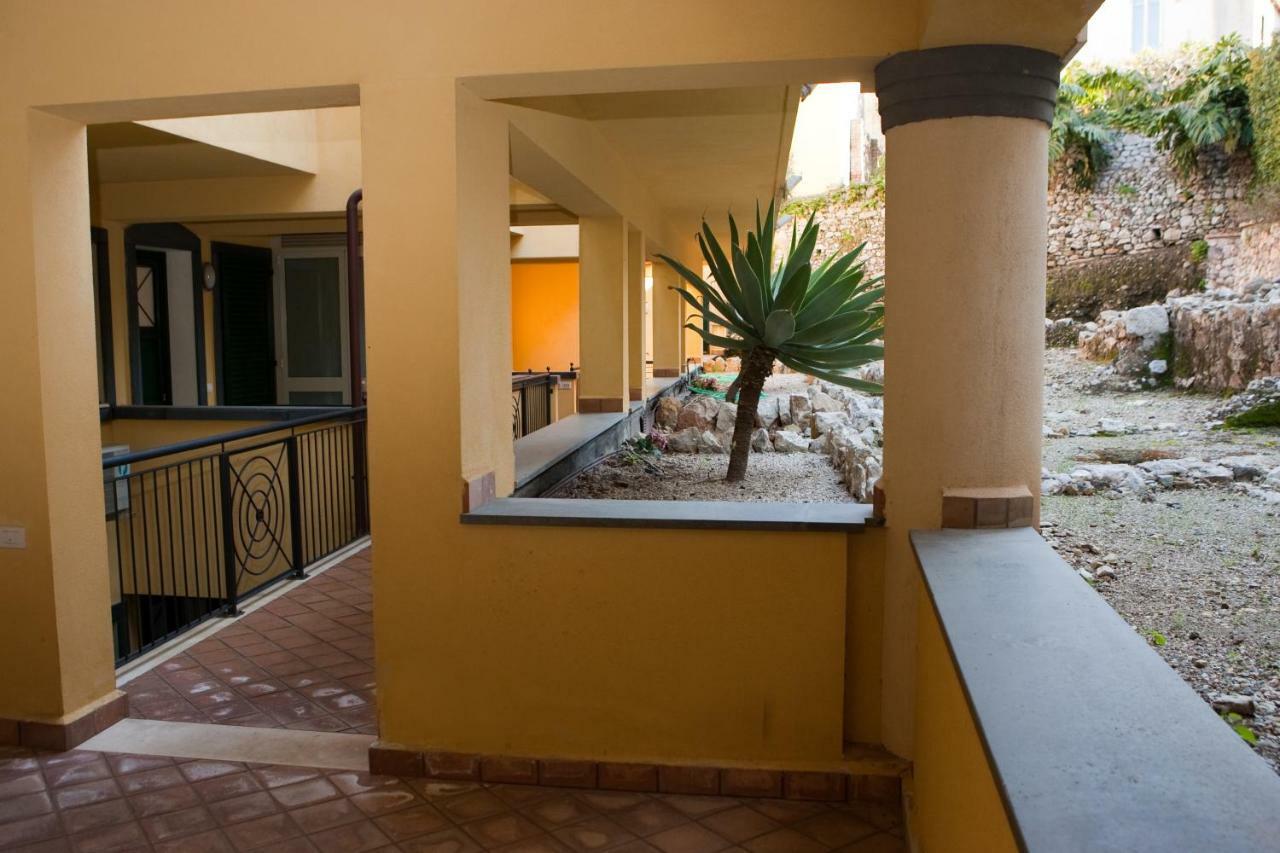 Taormina Seaview Apartment - Taormina Holidays المظهر الخارجي الصورة